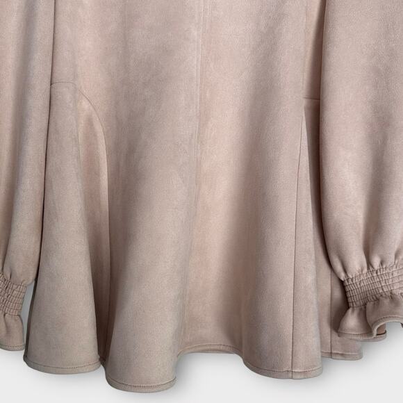 Tuckernuck Cream V-Neck Easton Blouse - Picture 7 of 11